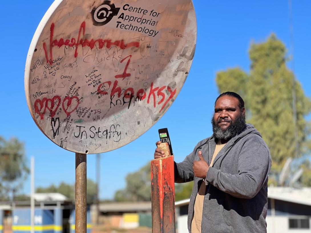 Co-researcher for the Mapping the Digital Gap research project Mel Langdon, using the CAT mobile hotspot in Yuelamu, which enables access to the mobile signal from Yuendumu 43km away. 