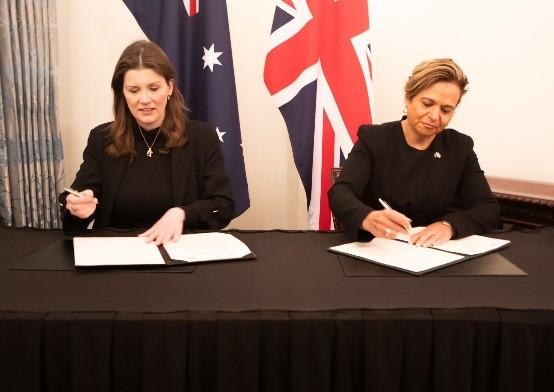 The Minister for Communications, the Hon Michelle Rowland MP, co-signing the agreement MoU alongside the United Kingdom’s Secretary of State for Science, Innovation and Technology, Michelle Donelan MP.